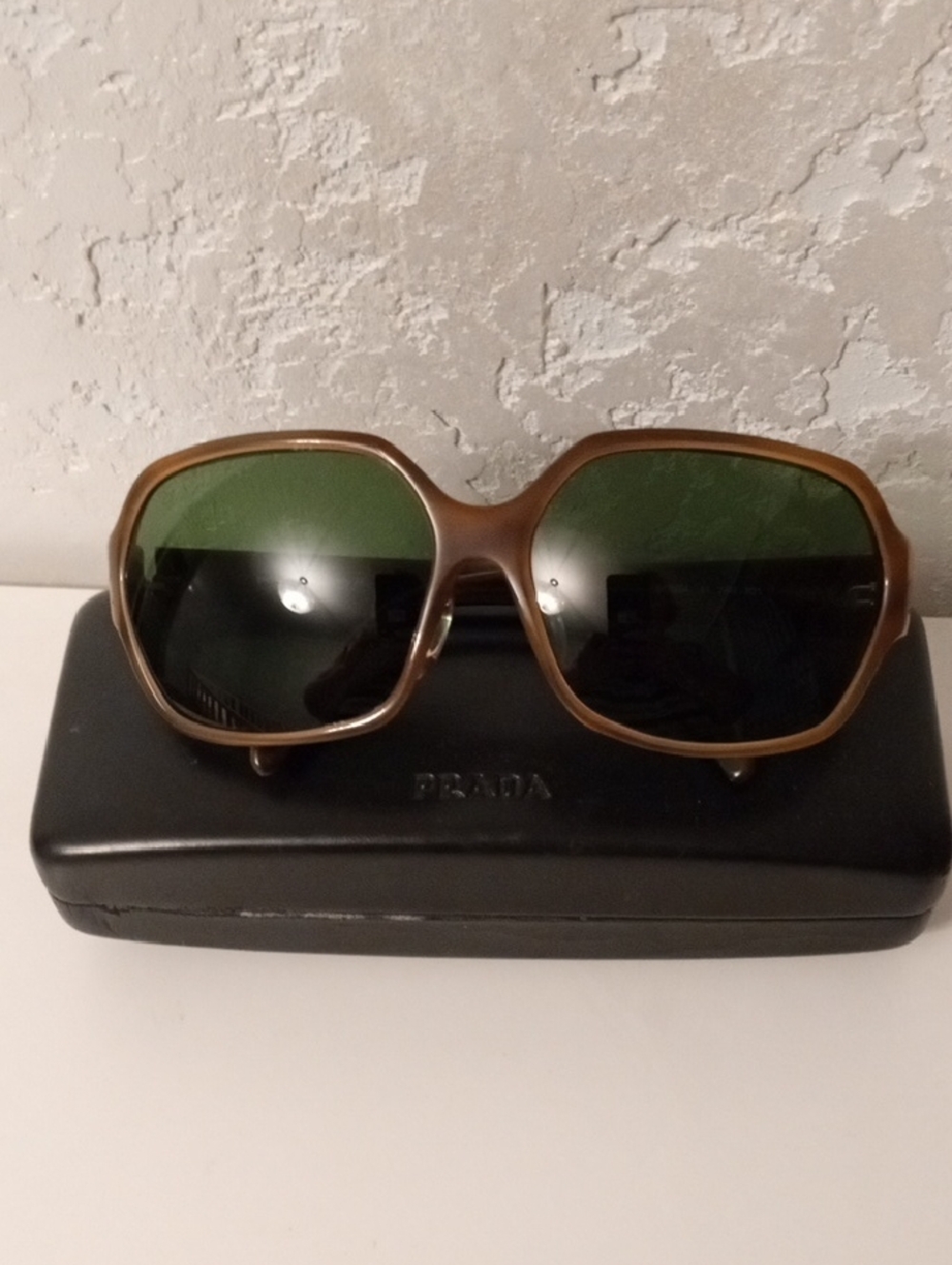 Prada Women's Brown Frame Sunglasses with Green Lenses With COA - Picture 4 of 6